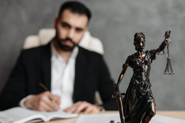 ICE gözaltısındaki yakını için hukuki yardım arayan aile