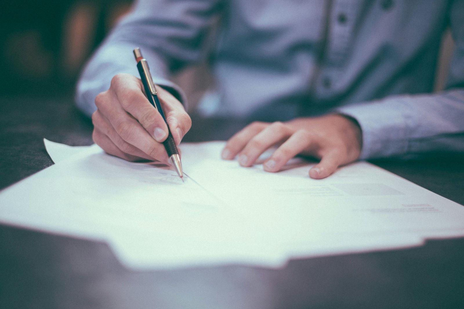 Legal calendar and case files showing habeas corpus vs appeal deadlines